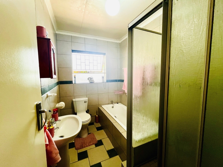 3 Bedroom Property for Sale in Langenhovenpark Free State